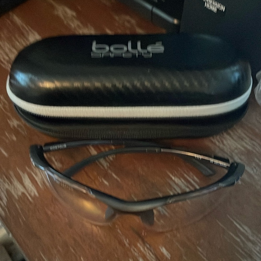 Bolle contour 1117 black frame and clear lens safety glasses Z87 with case